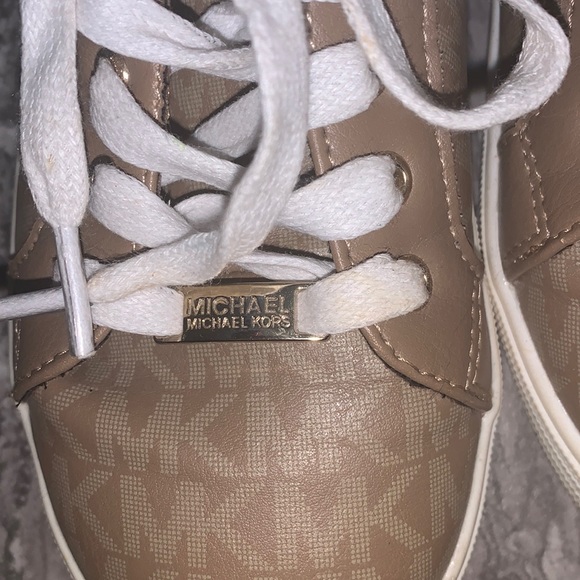 MK girls size 2 shoes - Picture 2 of 3